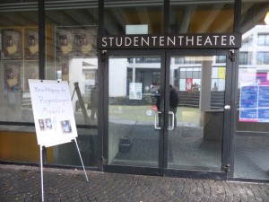 UNI-Studentenhaus-Eingang-Studententheater